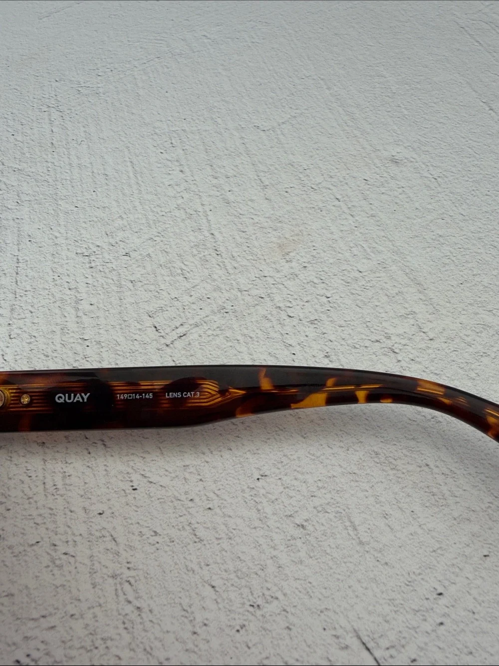 Quay TEMPO Dark Tortoise Frame / Brown Lens